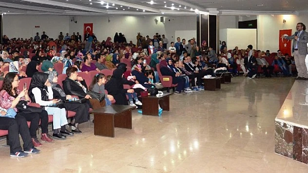 'Başarının Sırrı' Konferansına Yoğun İlgi