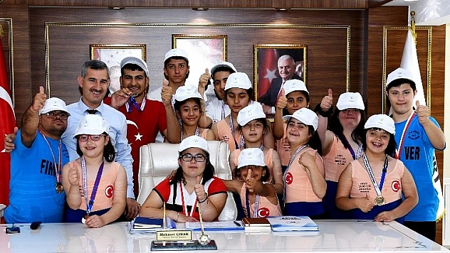 Başkan Çınar Malatya Sessiz Adımlar Spor Kulübü Şampiyonlarını Ağırladı