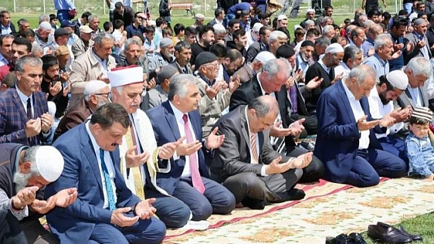 Battalgazi'de Yapılan Yağmur Duasına Vatandaşlar Yoğun Katılım Sağladı