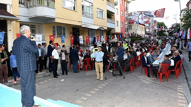 Büyükşehir Zafer Mahallesinde Sokak İftar Yemeği Verdi
