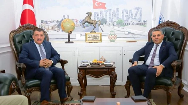 Sadıkoğlu, Başkanımızın Güzel Hizmetlerini Takdir Ediyoruz