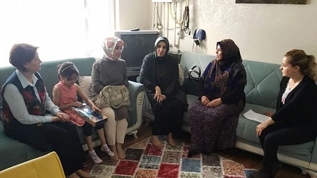 Esra Tüfenkci Ve Neriman Kaban İhtiyaç Sahibi Ailelere Ziyaret