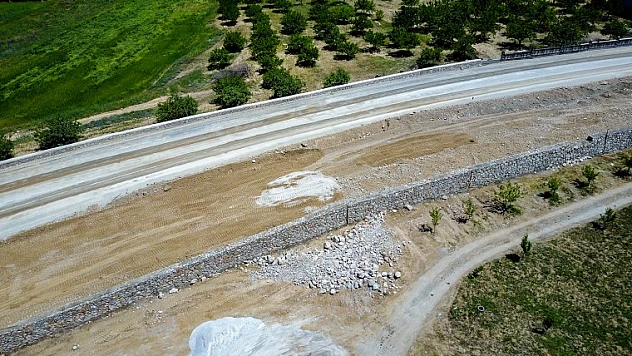 8 İlçede 55 Bin M3 Taş Duvar Örülüyor