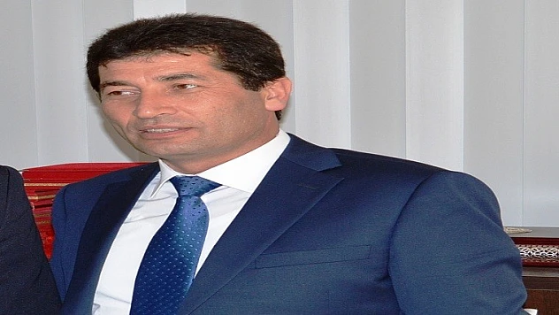 Eceli Yeten ABD Cami Duvarında…