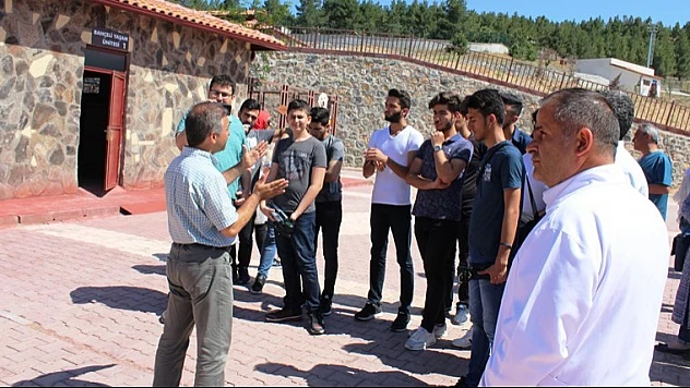 Gençler Herkesi Daha Çok Merhametli Olmaya Davet Ediyor