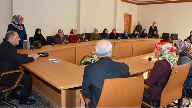 Umre'den Dönen İşitme Engelli Öğrenciler Vali Kaban'ı Ziyaret Ettiler