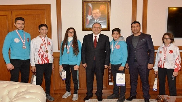 Vali Kaban,  Dereceye Giren Sporcuları Kabul Etti