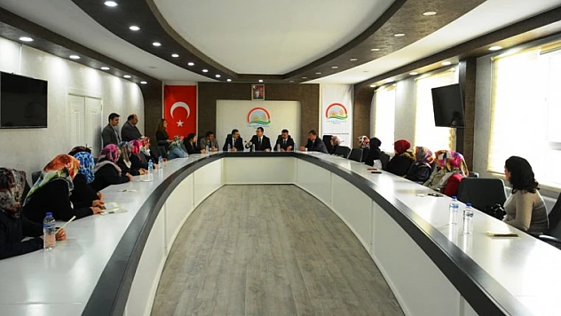 Kursiyerlerle Birlikte Ahududu ve Böğürtlen Fidesi Dikti