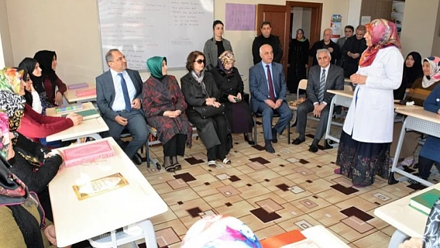 Vali Ali Kaban, İşitme Engelliler Kız Kur'an Kursuna Ziyarette Bulundu