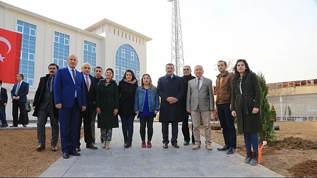 Gürkan, Hizmet Binamızın Ön Bahçesi Bir Park Hüviyetine Kavuştu