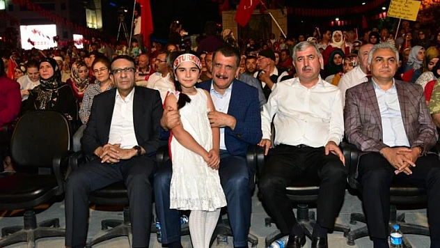 15 Temmuz Millet Meydanı Vatandaşlarla Dolup Taştı