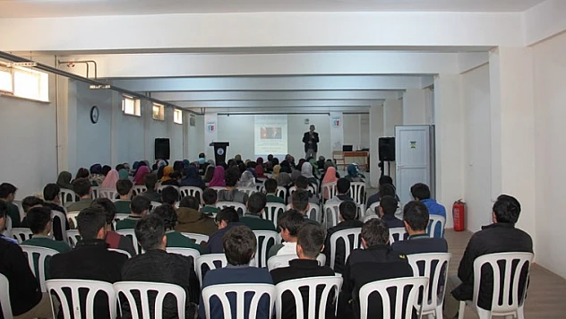 Başkan Cömertoğlu Kent Sorunları ve Yerel Yönetimleri Anlattı