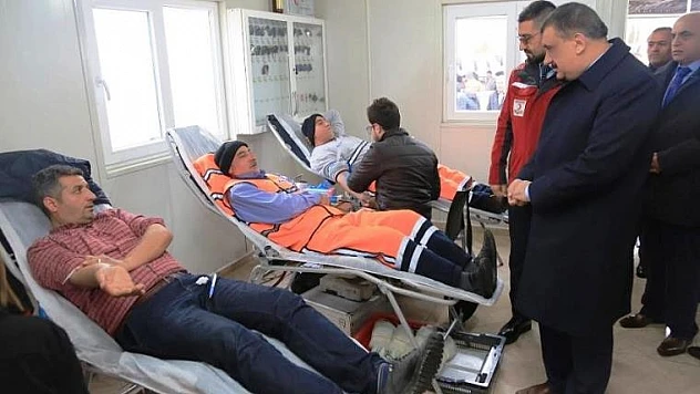 Temizlik İşçileri, Afrin Kahramanlarına Destek Amaçlı Kan Bağışında Bulundu