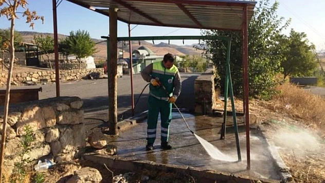 Adıyaman Belediyesi'nden Türbede Temizlik Çalışması