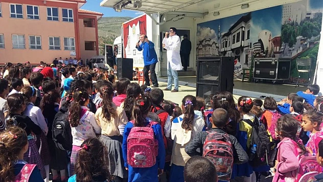 Seyyah Tiyatro Tırı İlçeleri Gezdi