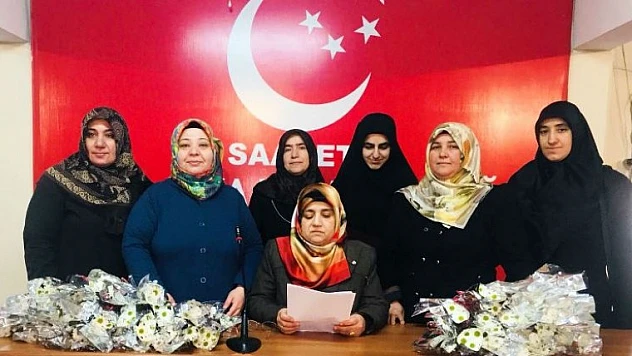 Anneler Olarak, Kızları Olarak Bir Araya Geldik