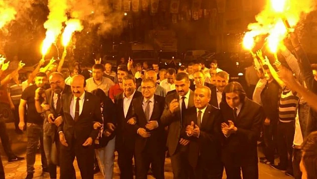 MHP Heyetine Muhteşem Karşılama