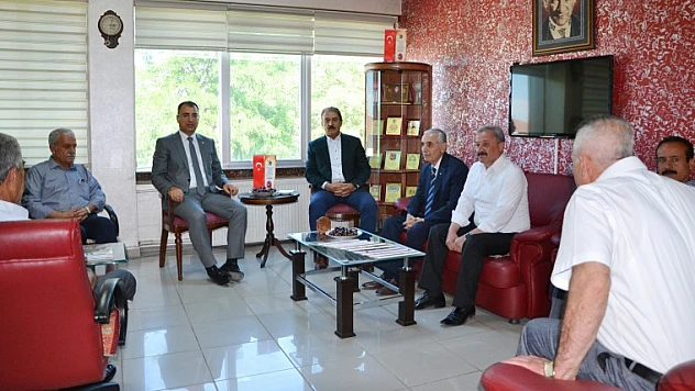 Vali Toprak'tan Esnaf Camiasına Veda Ziyareti