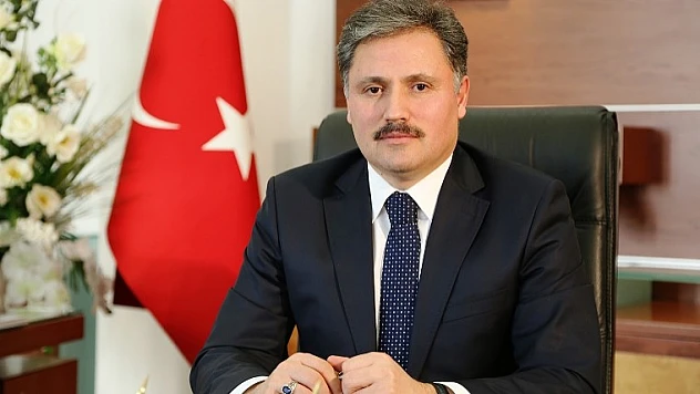 Çocuklarımızı Vatan, Bayrak Ve Millet Sevgisi İle Yetiştirmeliyiz