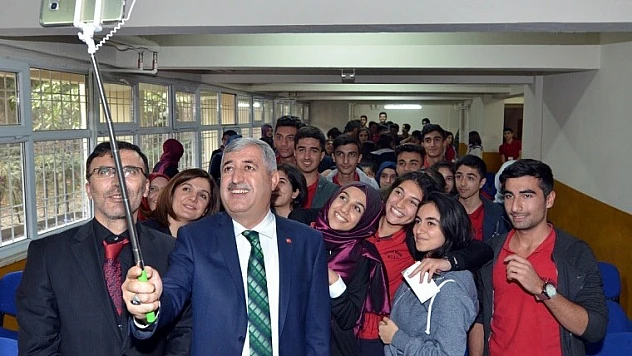 Polat, 'Türkiye'nin Geleceği Diri, Canlı ve İdealist Bir Gençlikle Daha Aydınlık Olacak'