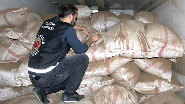 130 Ton Kaçak Çay Ele Geçirildi