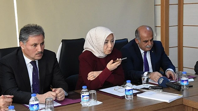 Çalık, Kayısı İhracatçılarıyla Bir Araya Geldi