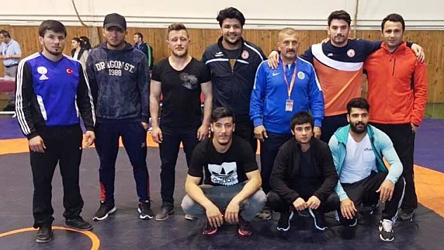 Büyükşehir Güreş Takımı Yarı Finalde