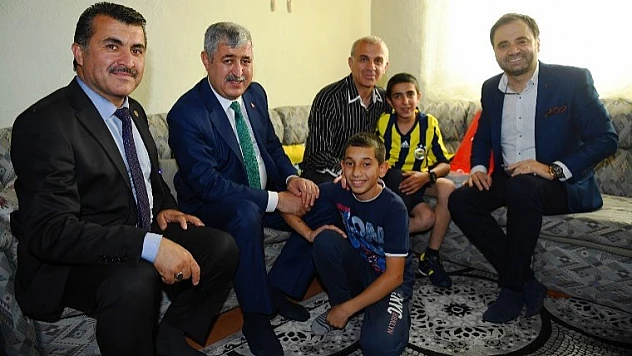 Oğuz Çetin Bir Çocuğun Keşke'sini Yerine Getirdi