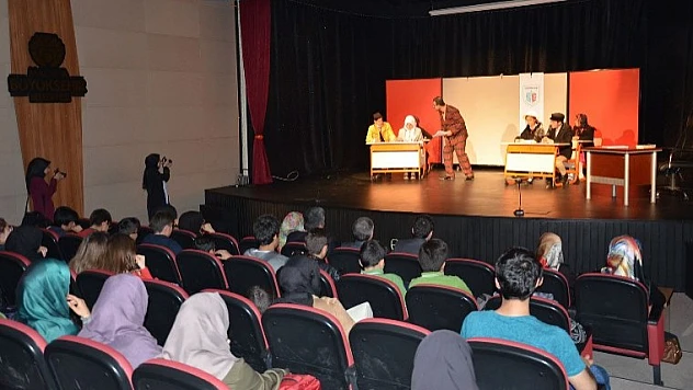 Liselilerden Tiyatro