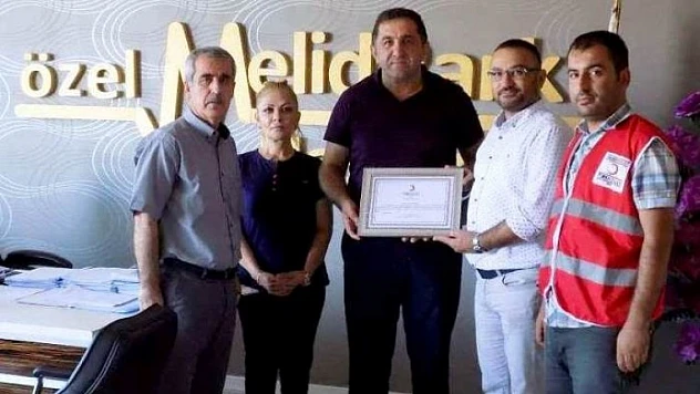 Melidpark Hastanesinden Kızılay'a Kan Bağışı