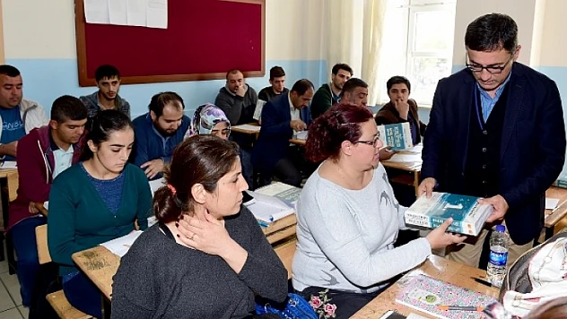 Engelli Vatandaşlara Ücretsiz EKPSS Kursu