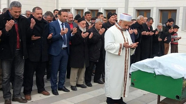 Adil Gevrek Halası Hanife Meledi'yi Dualarla Son Yolculuğuna Uğurladı