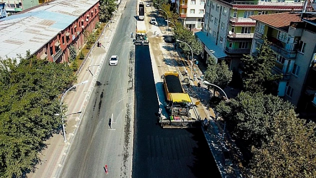 Büyükşehir Recai Kutan Caddesini Baştanbaşa Yeniledi