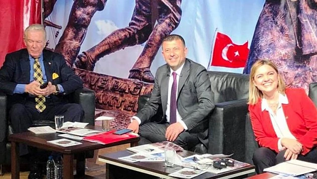 Veli Ağbaba Konuştu Salon Ayakta Alkışladı