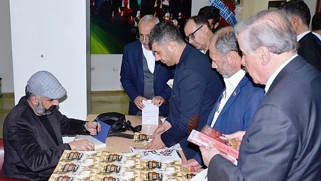 Malatyalı Yazar Ahmet Turgut, 'Ehl-İ Beyt Sevgisi' Konferansında Duygulandırdı