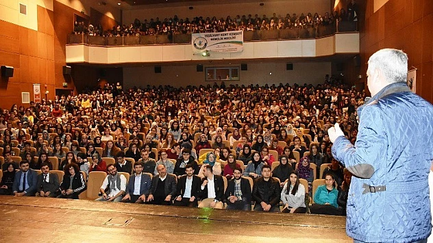 Polat, Gençlere Yatırım Yerel Yönetimlerin Öncelikli Görevi