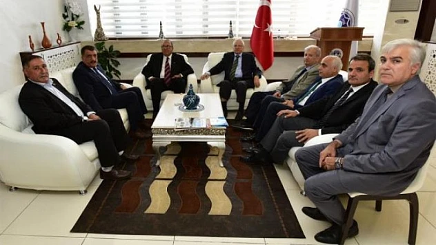 Eski Bakan Emiroğlu, Başkan Gürkan'ı Ziyaret Etti