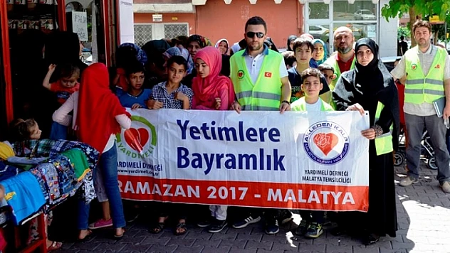 Yardımeli Derneğinden 210 Aileye Gıda ve Elbise Yardımı
