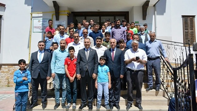 Vali Toprak, Melekbaba Semt Konağını Ziyaret Etti