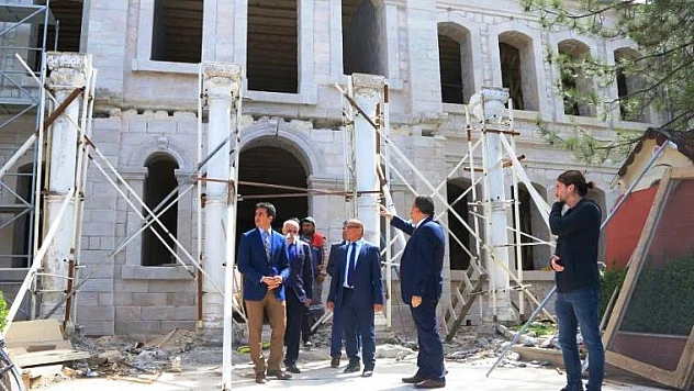 Tarihi Binanın Beton Sıvaları Kazıldıkça Tarih Gün Yüzüne Çıkıyor