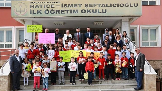 'Oyuncak Kardeşliği' Projesi Kapsamında Öğrencilere Oyuncak Dağıtıldı