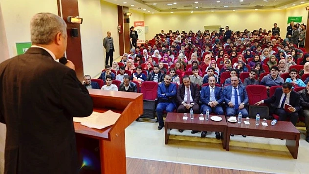  Türkiye'nin Geleceği İdealist Bir Gençlikle Daha Aydınlık Olacak