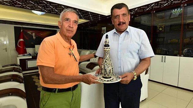 Gazeteci Yazar Donat, Başkan Gürkan'ı Ziyaret Etti