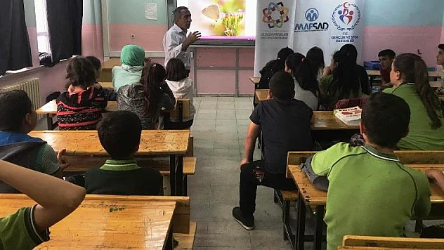 Milli Egemenlik Ortaokulunda Kelebek Sunumu