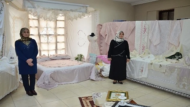 Hünerli Eller Sergi Açtı