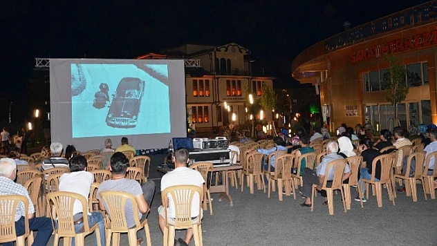 Açıkhava Sinema Gösterimi
