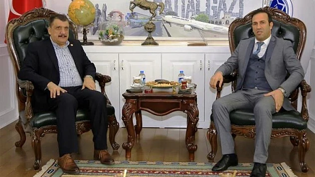 Yeni Malatyaspor Kulüp Başkanı Gevrek, Başkan Gürkan'ı Ziyaret Etti