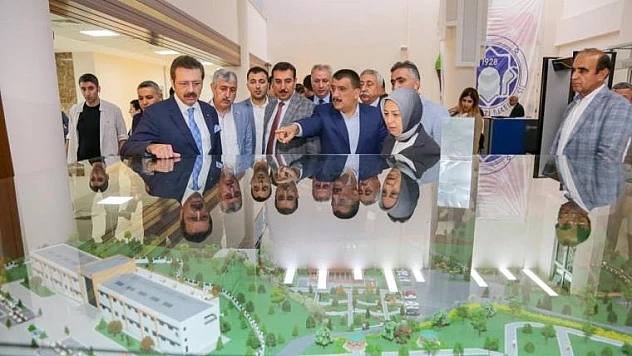 Hisarcıklıoğlu'ndan Başkan Gürkan'ın Hizmetlerine Övgü