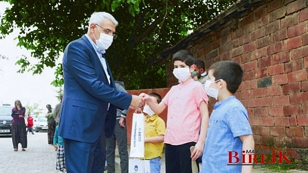 Güder, Sokağa Çıkamayan Çocuklara Bayram Şekeri