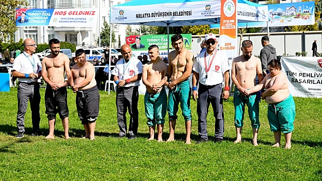 Güreş Arenasında Nefes Kesen Mücadeleler: 20. Turgut Özal Karakucak Güreşleri Başladı